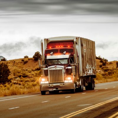 Autonomiczne ciężarówki wyprzedzają autonomiczne samochody osobowe