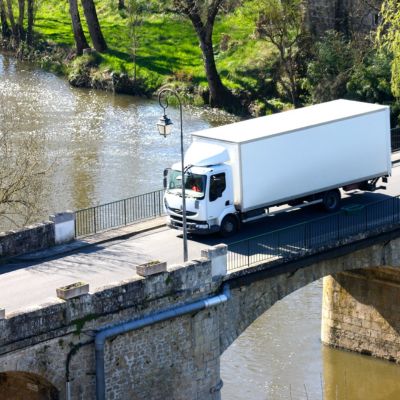 Elektryczne ciężarówki przyszłości – rewolucja w transporcie drogowym